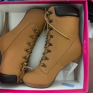 Shoe Dazzle Timberland Like Boots - Size 12